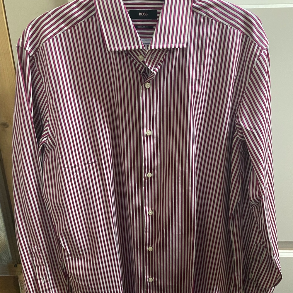 Men’s Hugo Boss Dress Shirt Sz 16-1/2 42 W-22.5” L-30.5” (Like New)